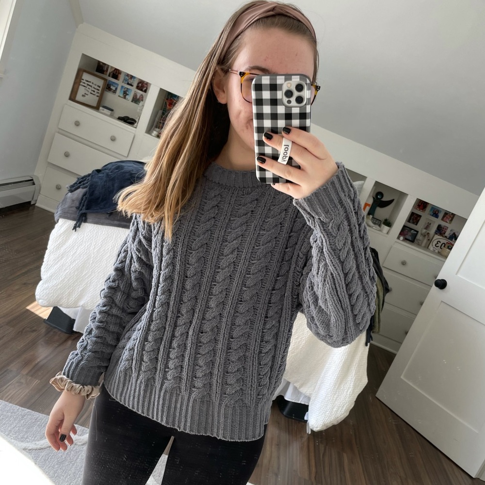 Chenille like cable kit grey sweater